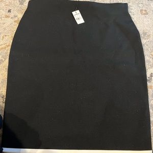 Black body con express skirt with white trim